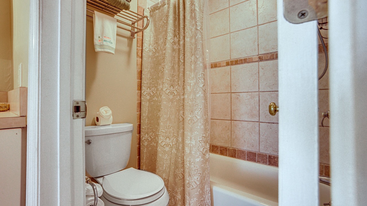 Photo of Bathroom in Oceanmarsh Subdivision