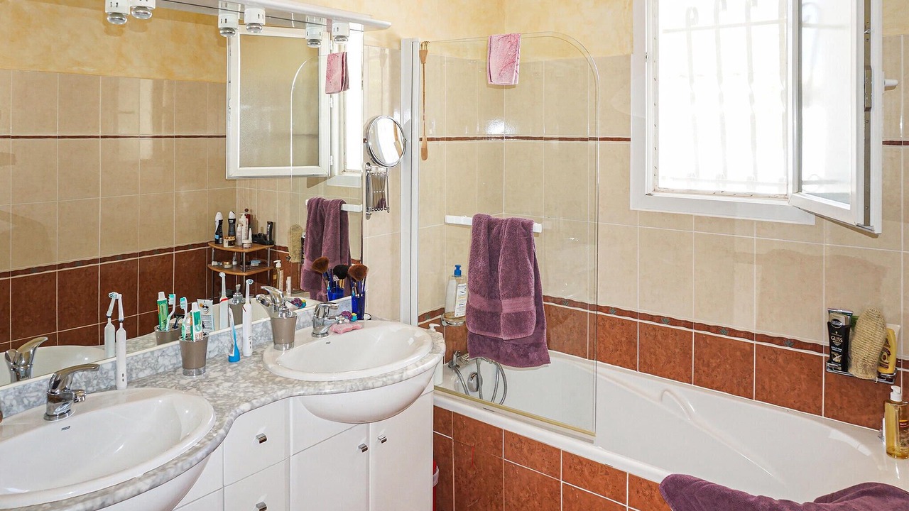 Photo of Bathroom in Puisserguier