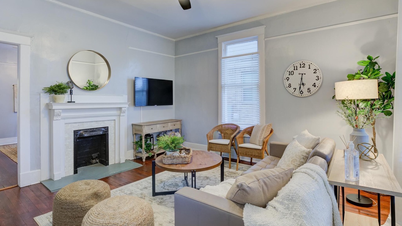 Photo of Livingroom in Midtown