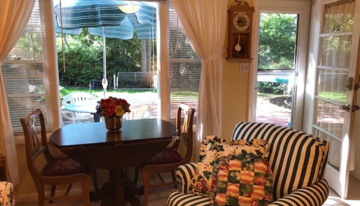 Photo of Livingroom in Yalecrest