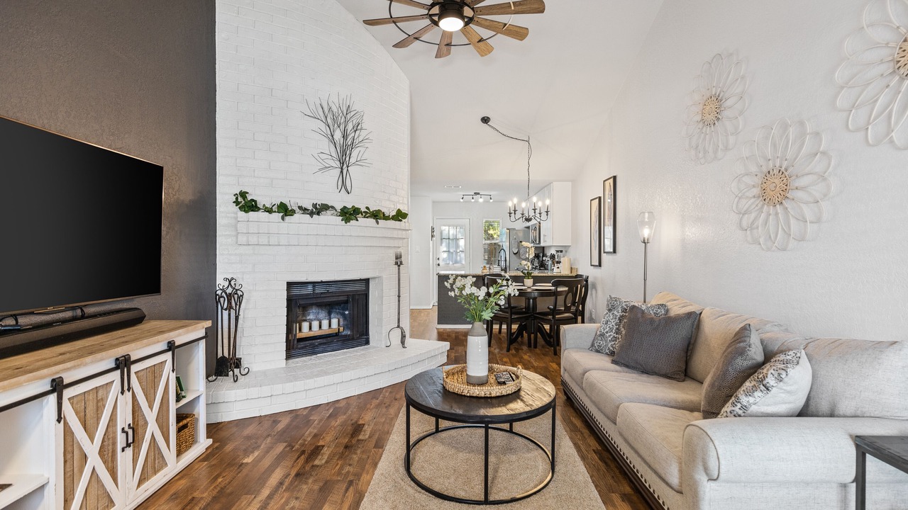 Photo of Livingroom in Euless