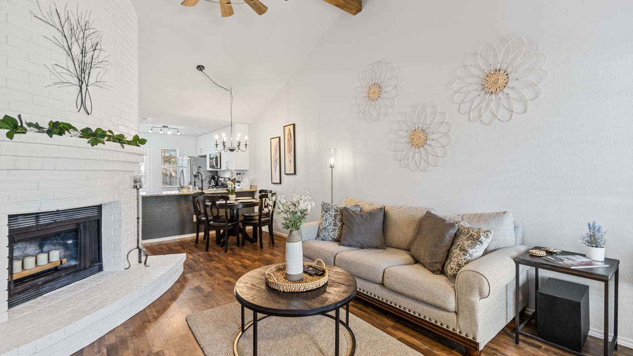Photo of Livingroom in Euless