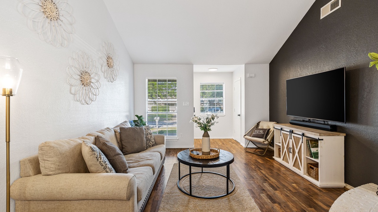 Photo of Livingroom in Euless