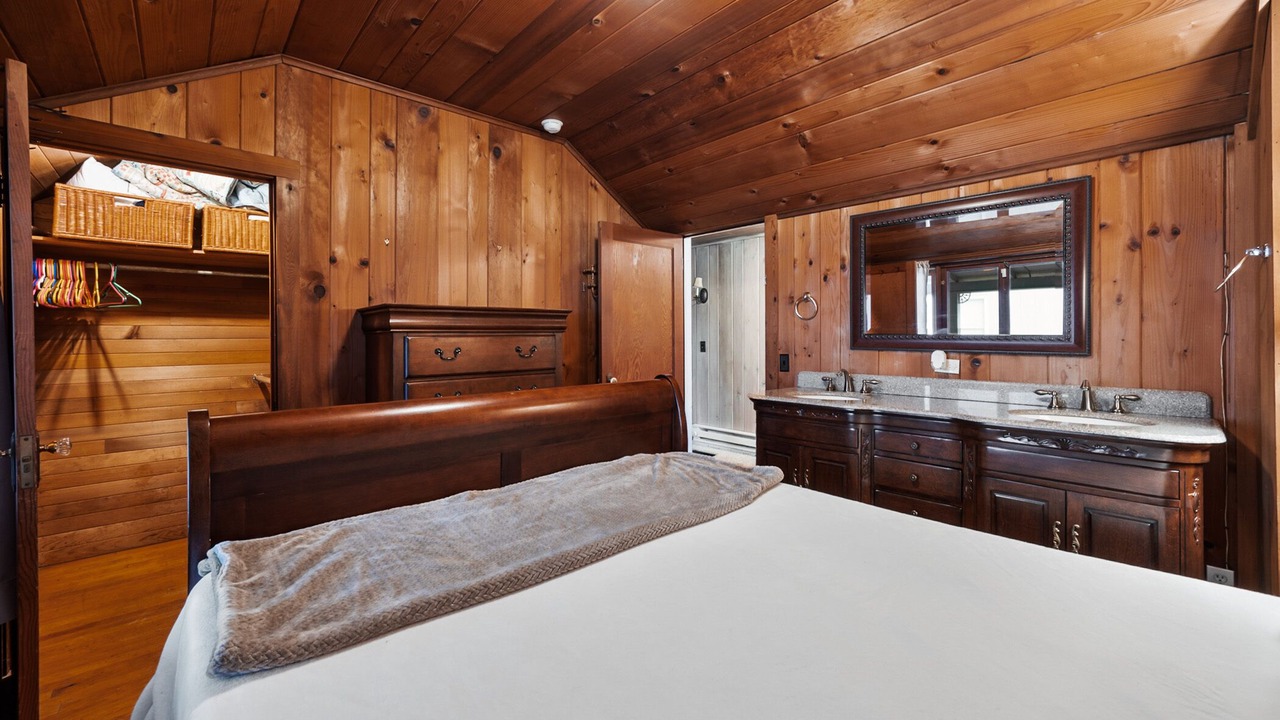 Photo of Bedroom in Tillicum