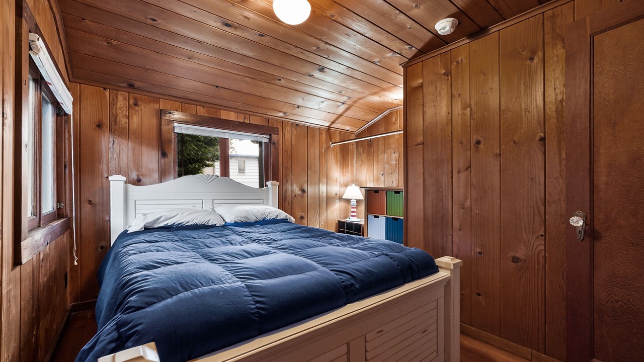 Photo of Bedroom in Tillicum