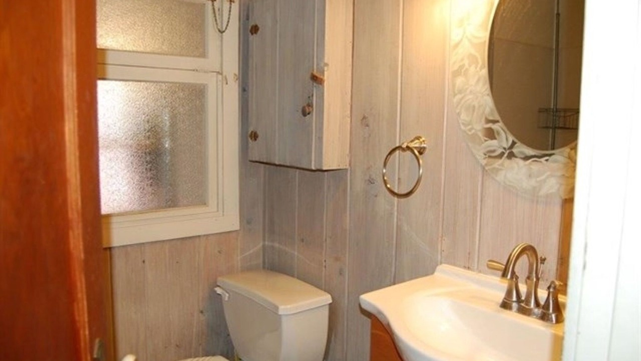 Photo of Bathroom in Tillicum