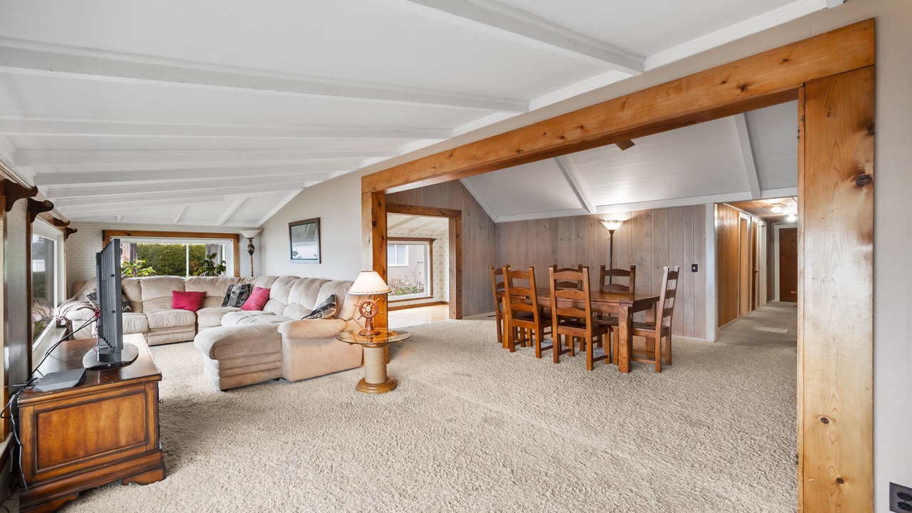 Photo of Livingroom in Tillicum