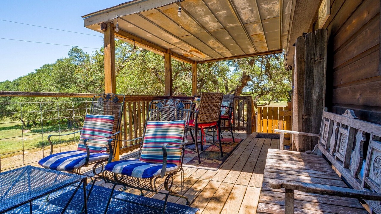 Photo of Patio Balcony in Round Mountain
