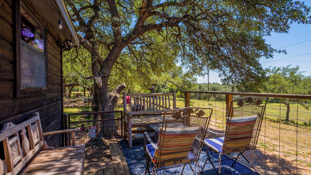 Photo of Patio Balcony in Round Mountain