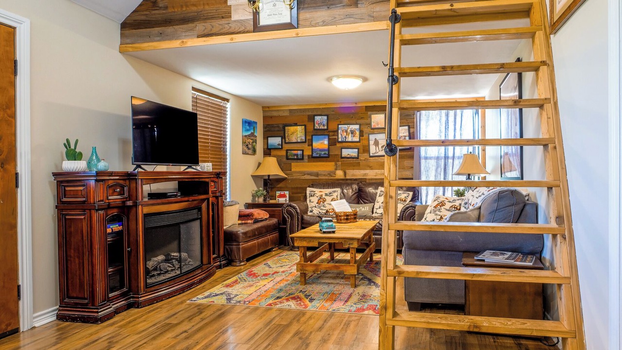 Photo of Livingroom in Round Mountain