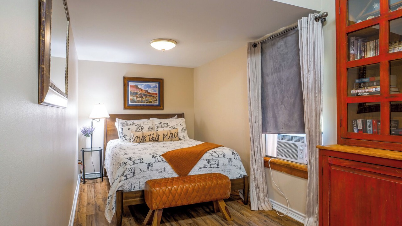 Photo of Bedroom in Round Mountain