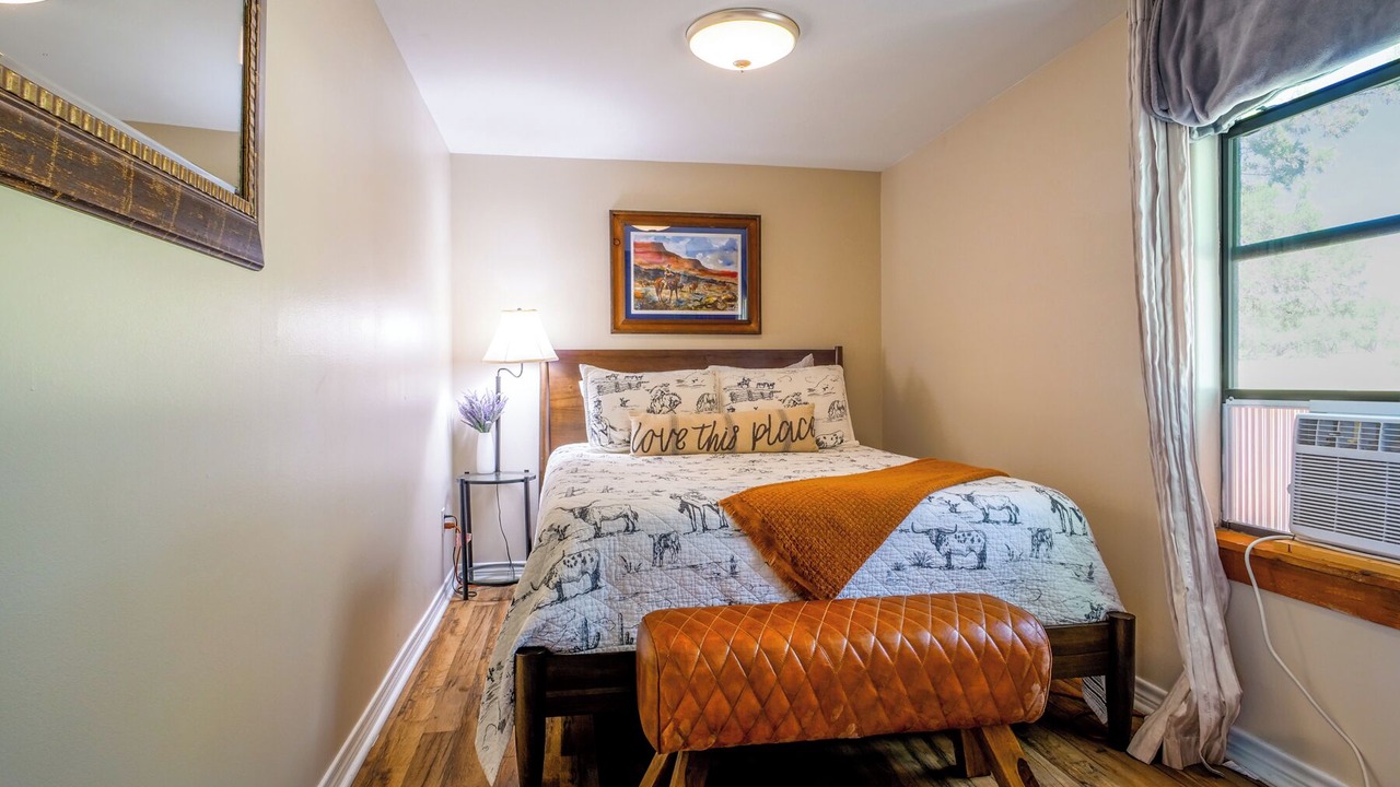 Photo of Bedroom in Round Mountain