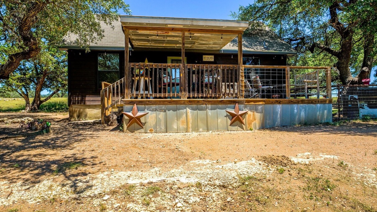Photo of Outdoor in Round Mountain