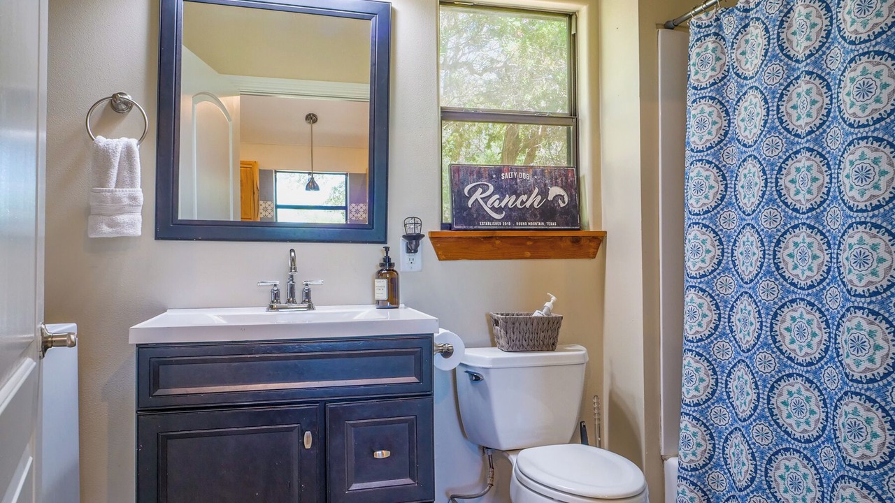 Photo of Bathroom in Round Mountain