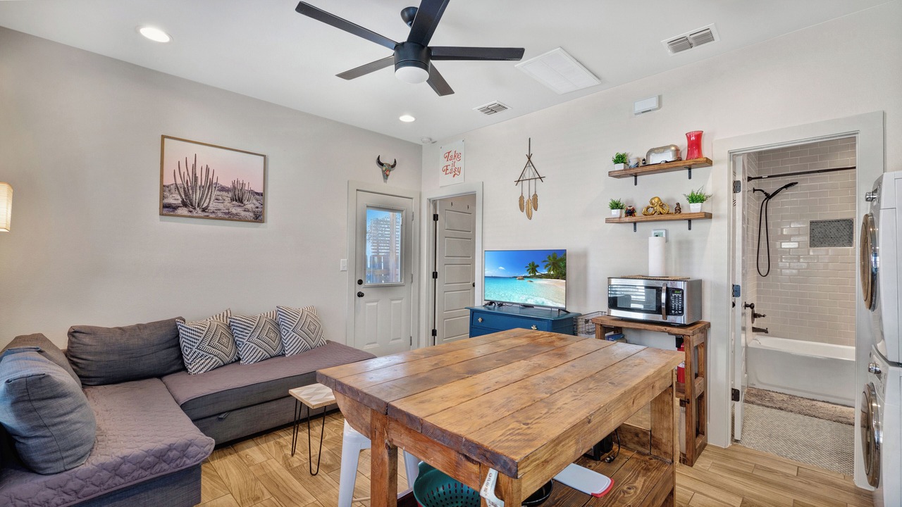 Photo of Livingroom in Government Hill