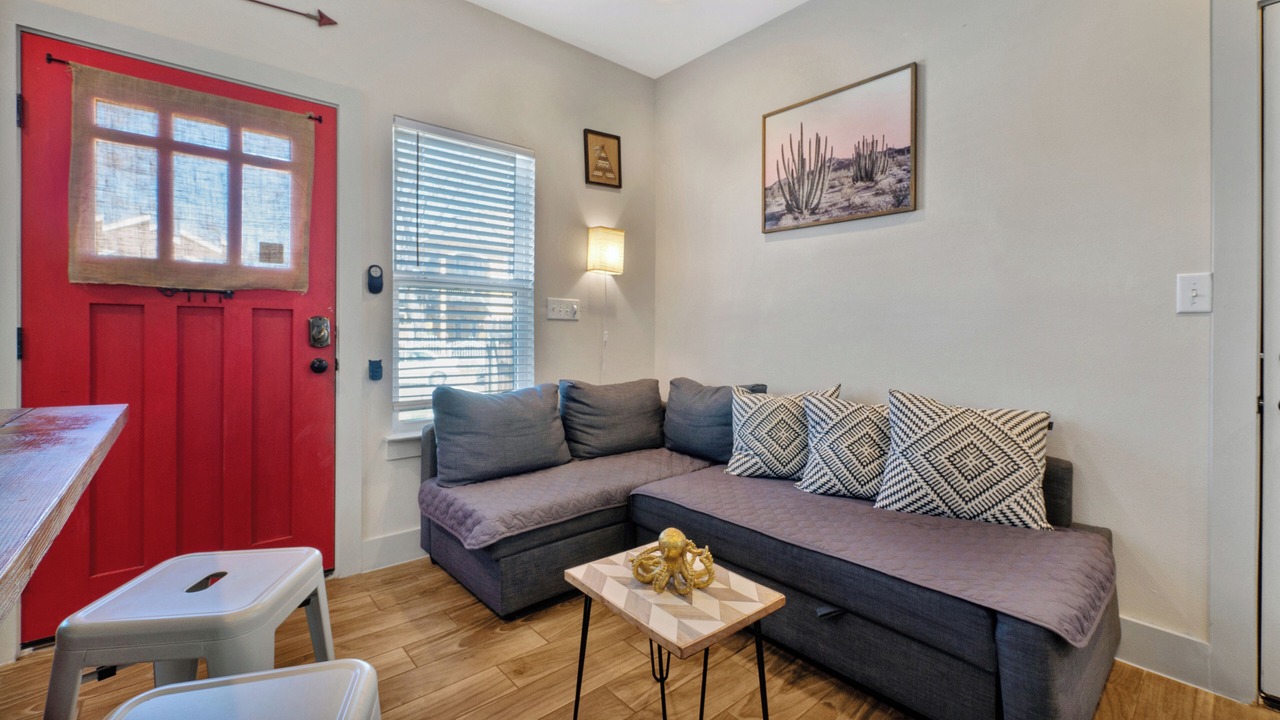 Photo of Livingroom in Government Hill
