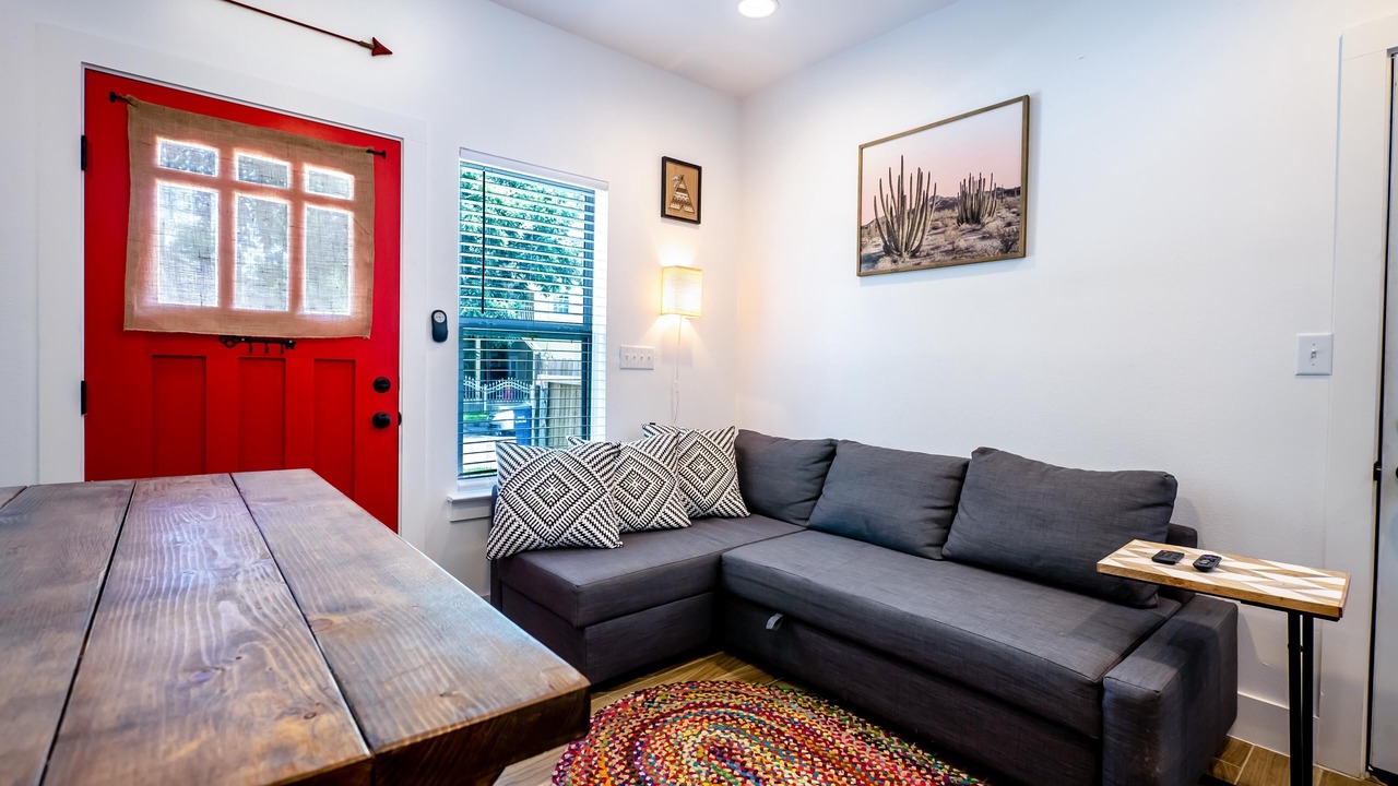 Photo of Livingroom in Government Hill