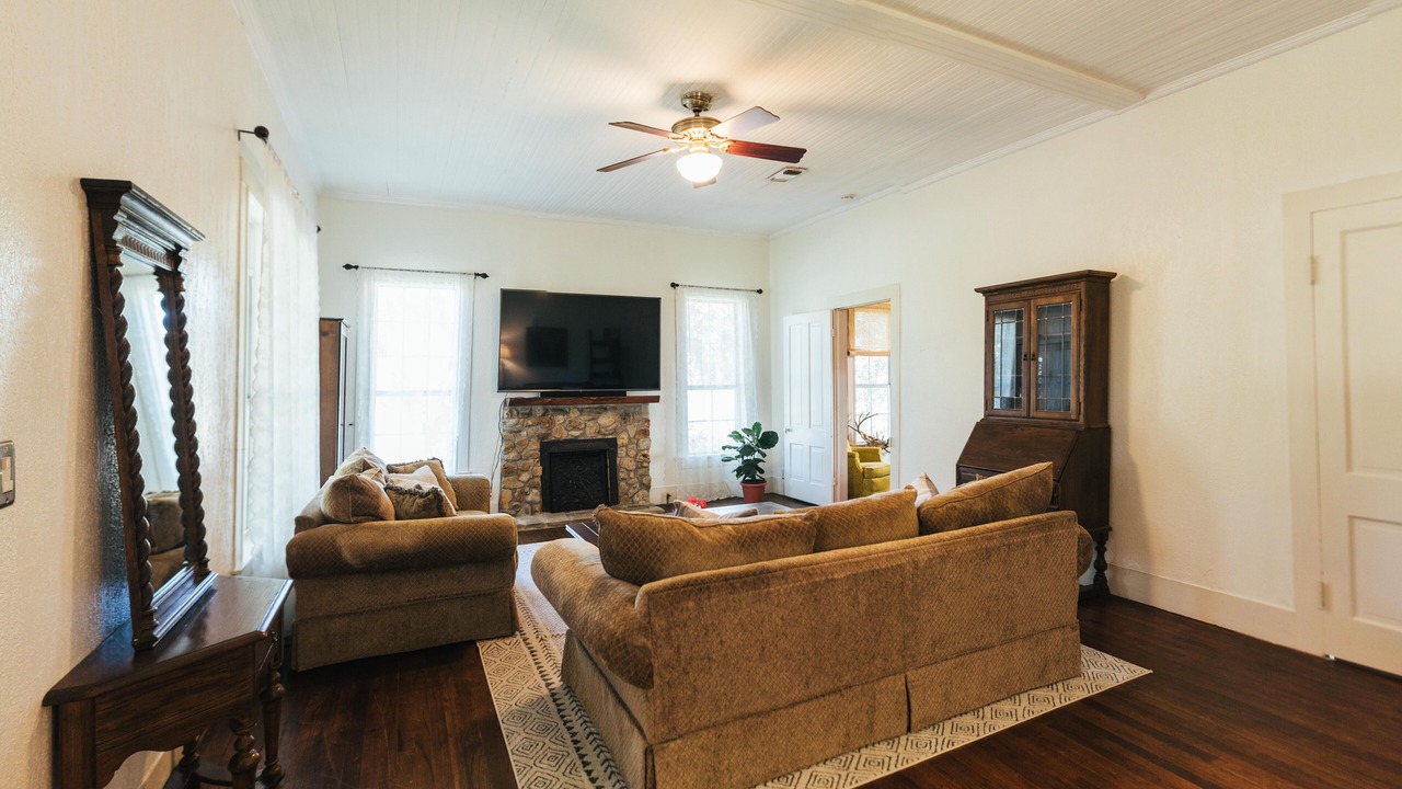 Photo of Livingroom in San Saba