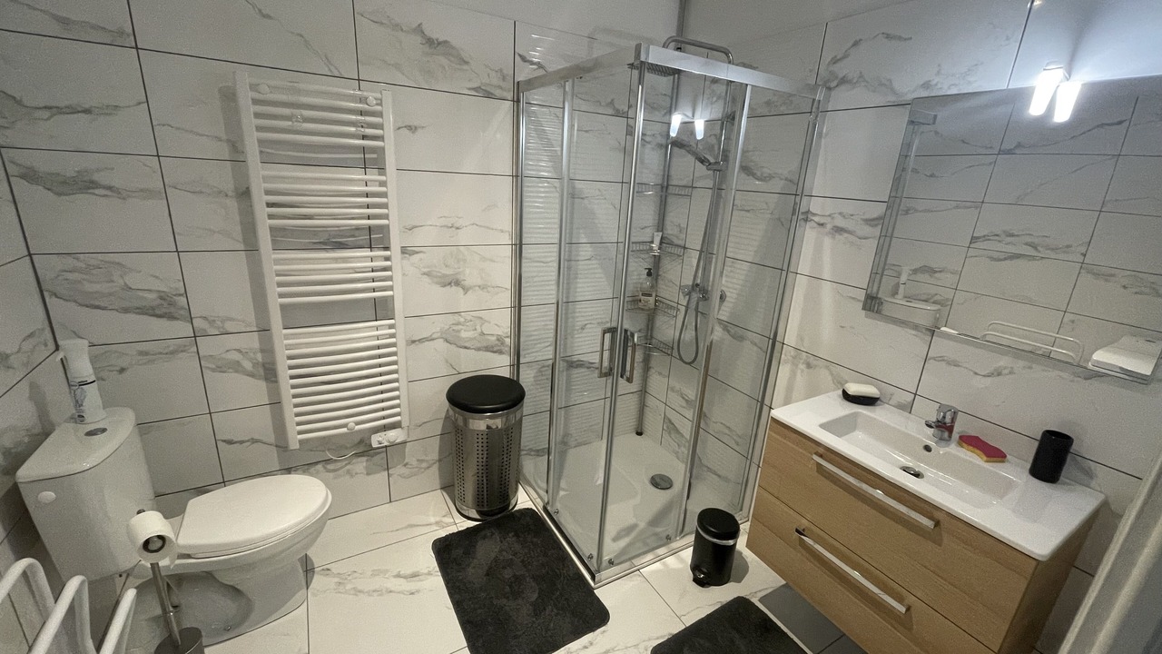 Photo of Bathroom in Beynost