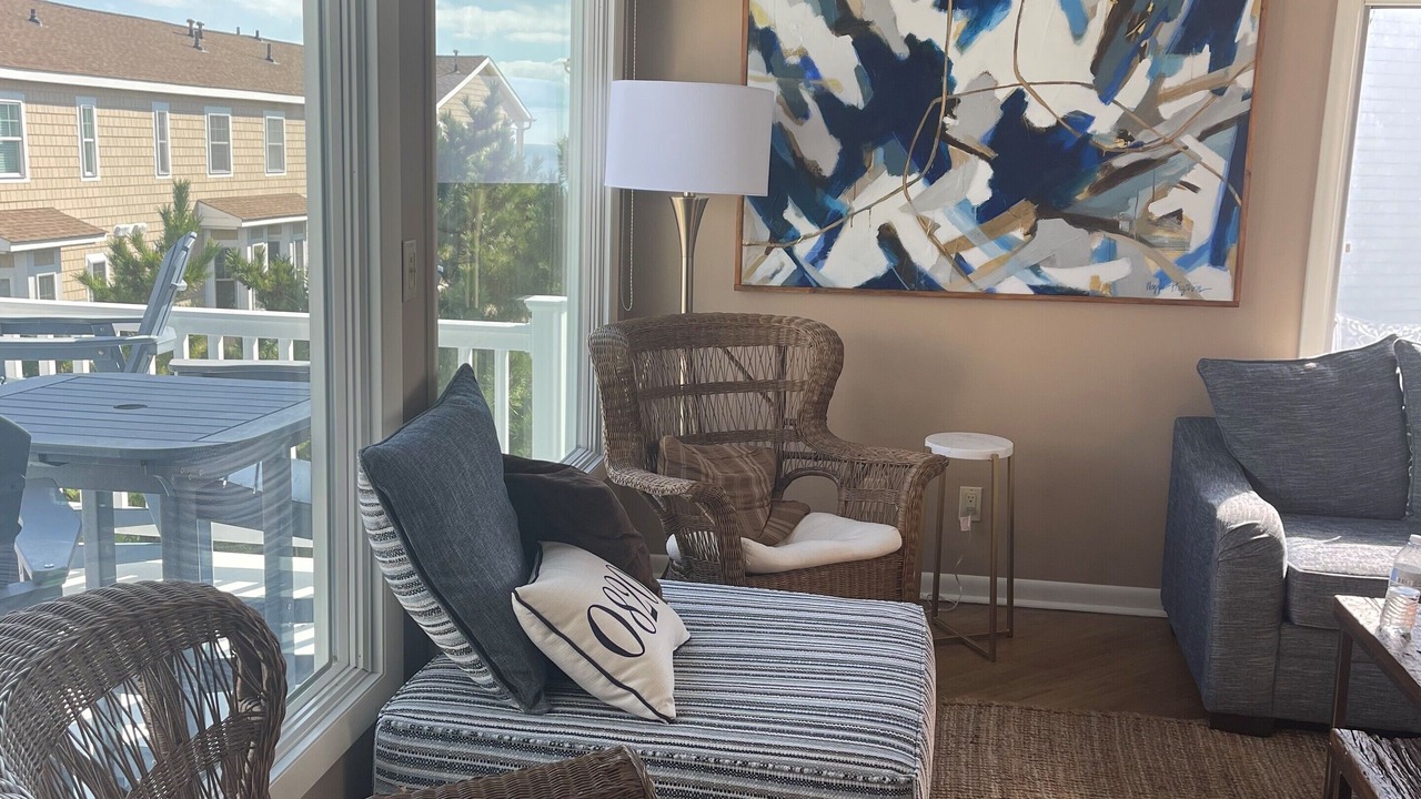 Photo of Livingroom in Admiral Estates