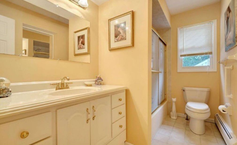 Photo of Bathroom in Brick