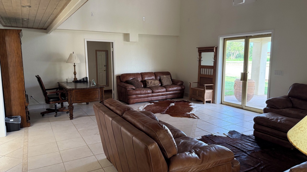 Photo of Livingroom in Marathon