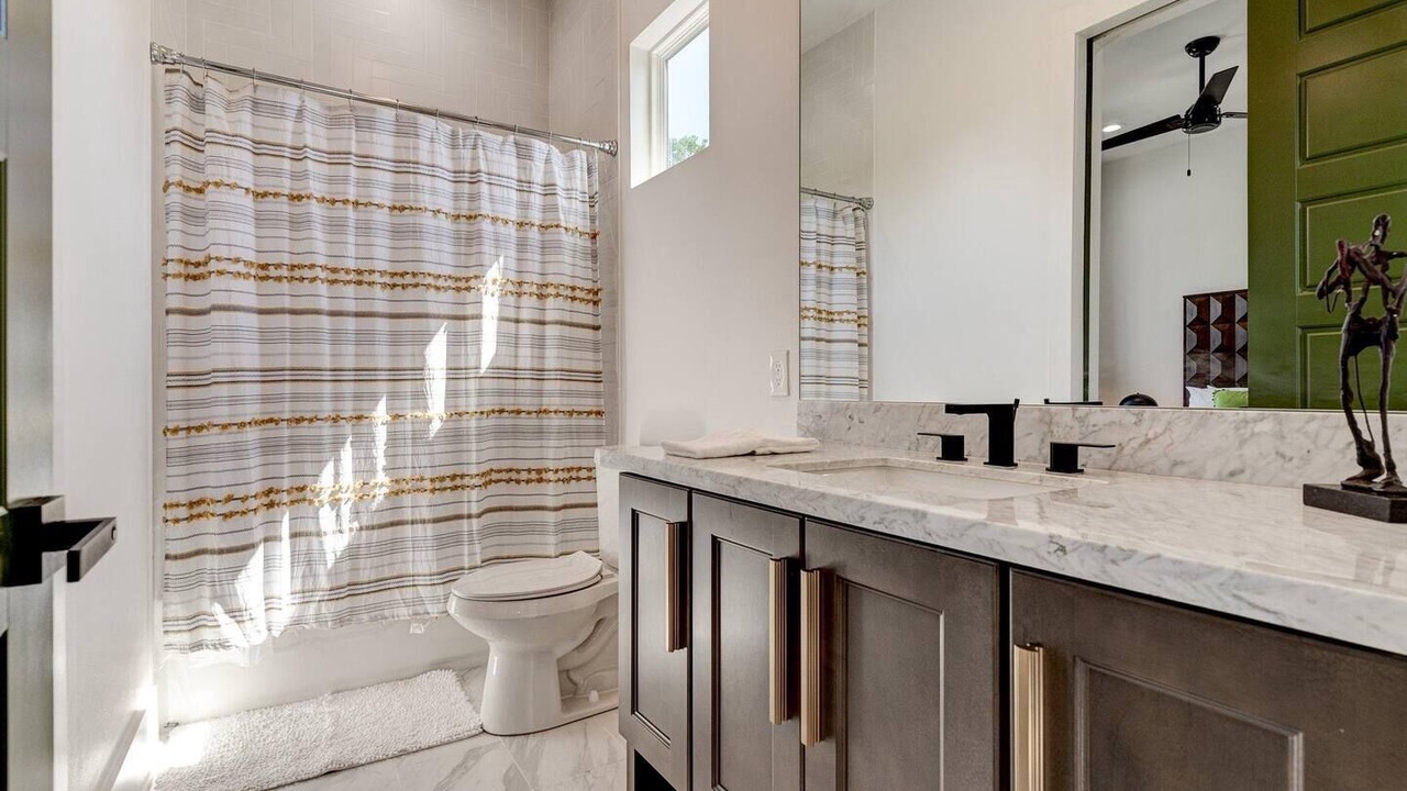 Photo of Bathroom in Tulane - Gravier