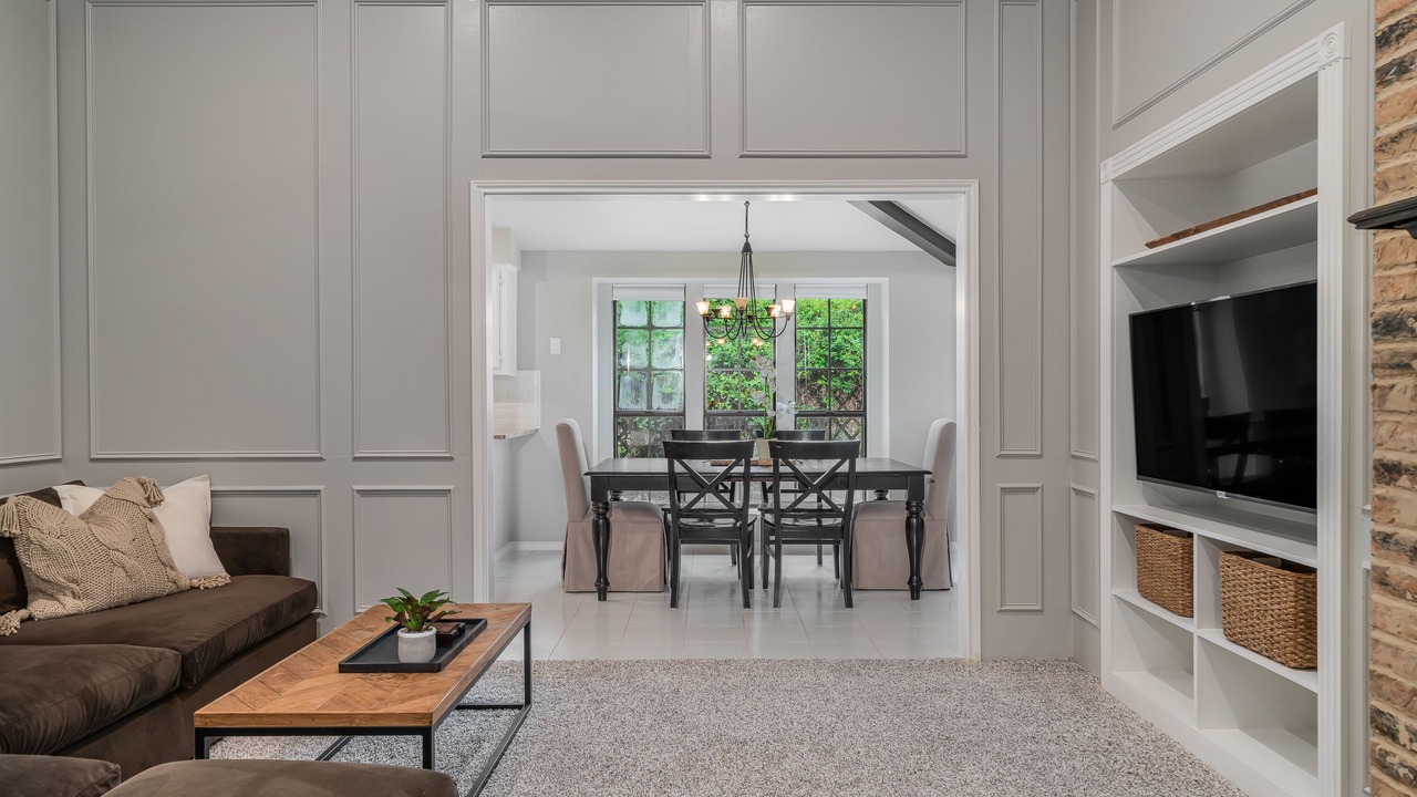 Photo of Livingroom in Northeast Carrollton
