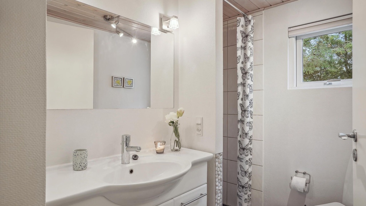 Photo of Bathroom in Hou