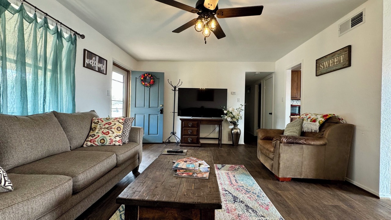 Photo of Livingroom in Brady