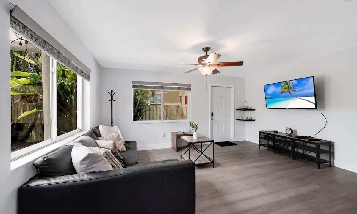 Photo of Livingroom in River Oaks