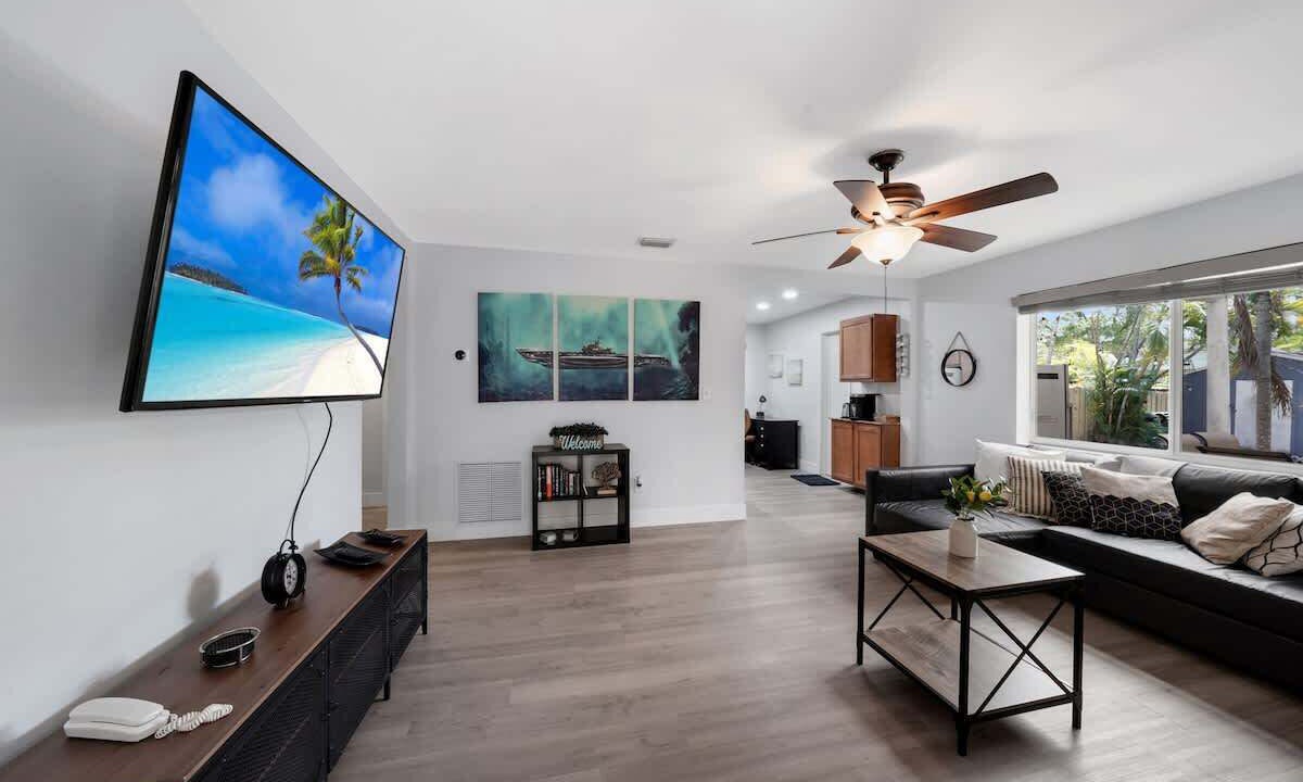 Photo of Livingroom in River Oaks