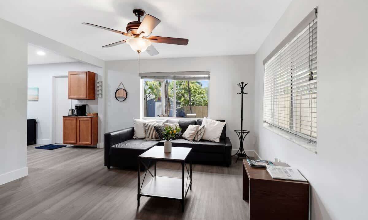 Photo of Livingroom in River Oaks