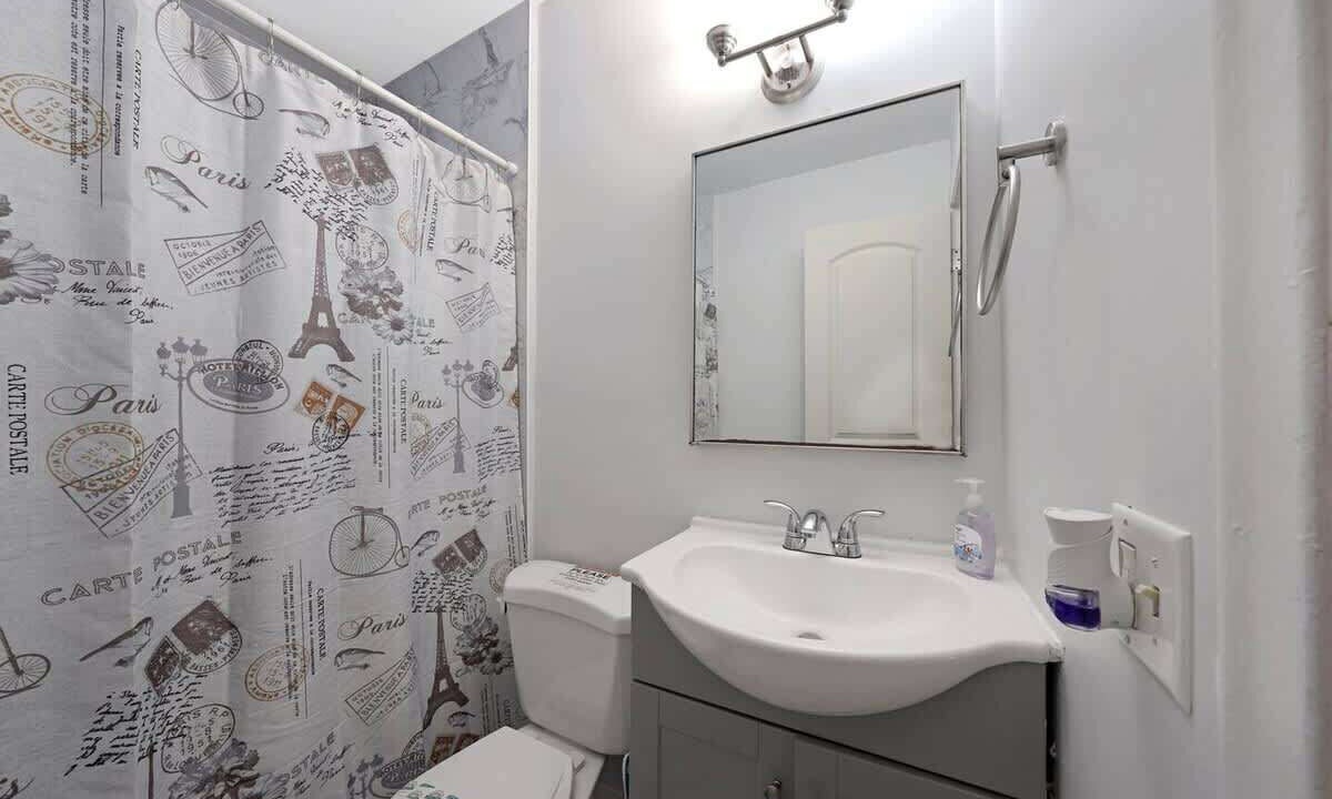 Photo of Bathroom in River Oaks