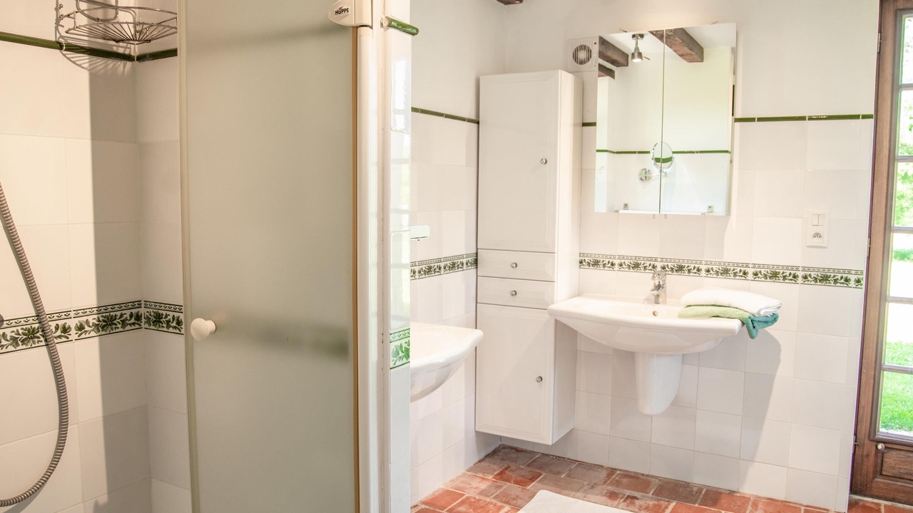 Photo of Bathroom in Issac