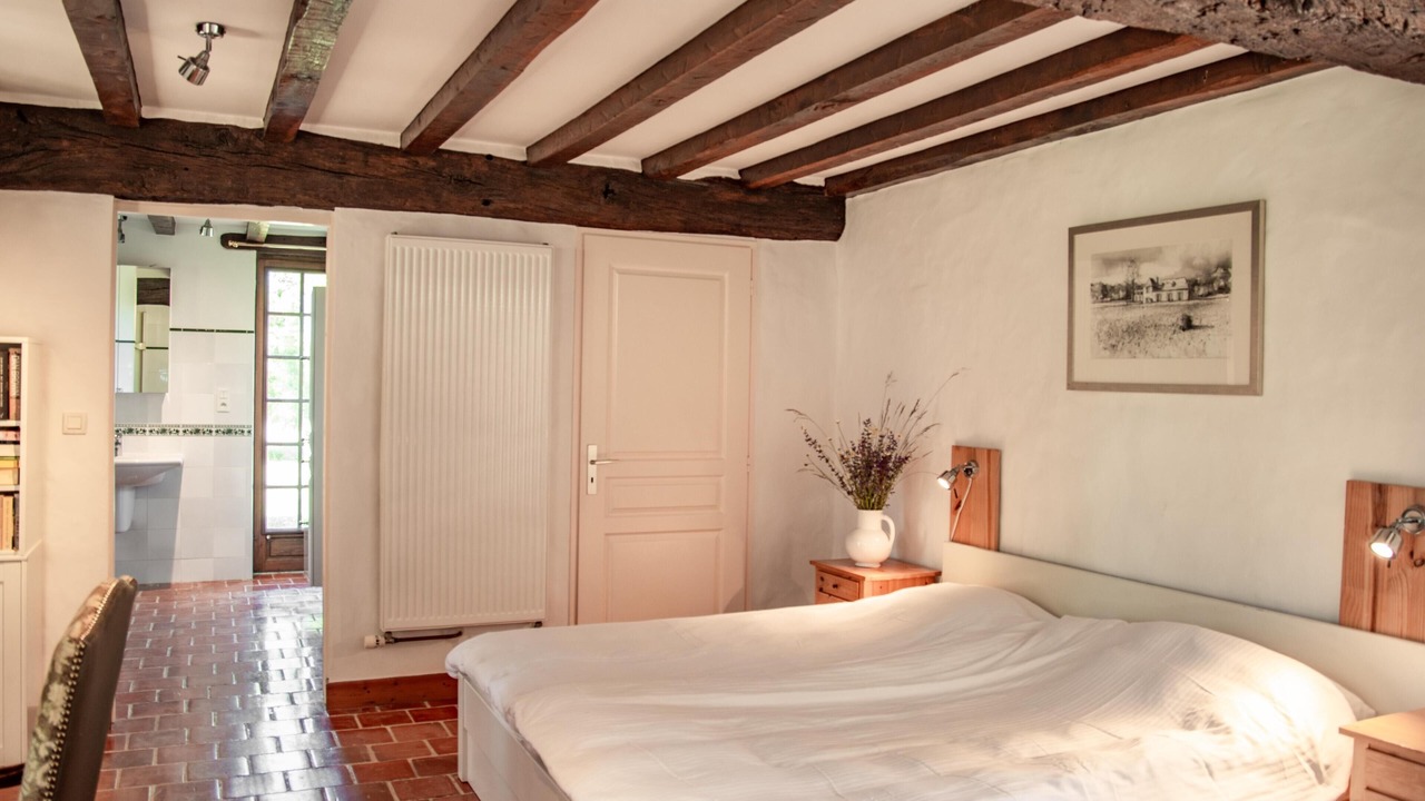 Photo of Others in Issac