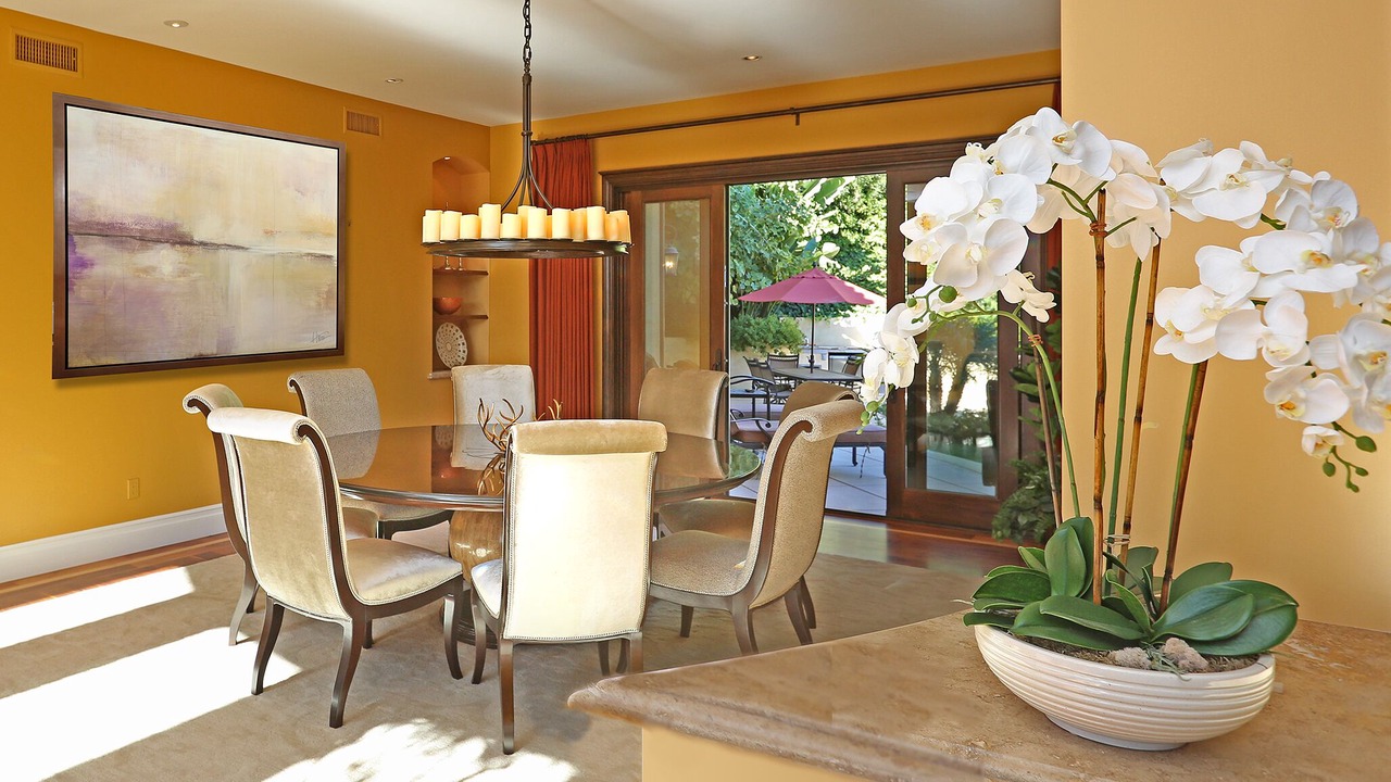 Photo of Livingroom in Beverly Glen