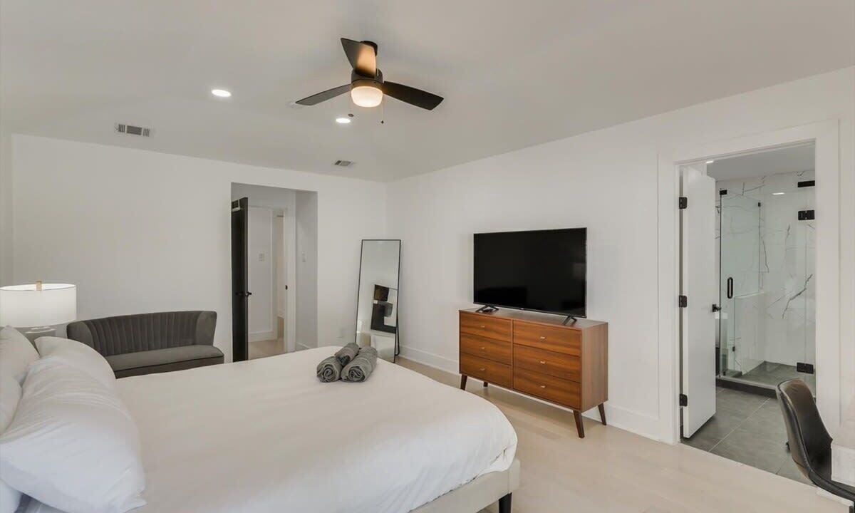 Photo of Bedroom in Far North Dallas