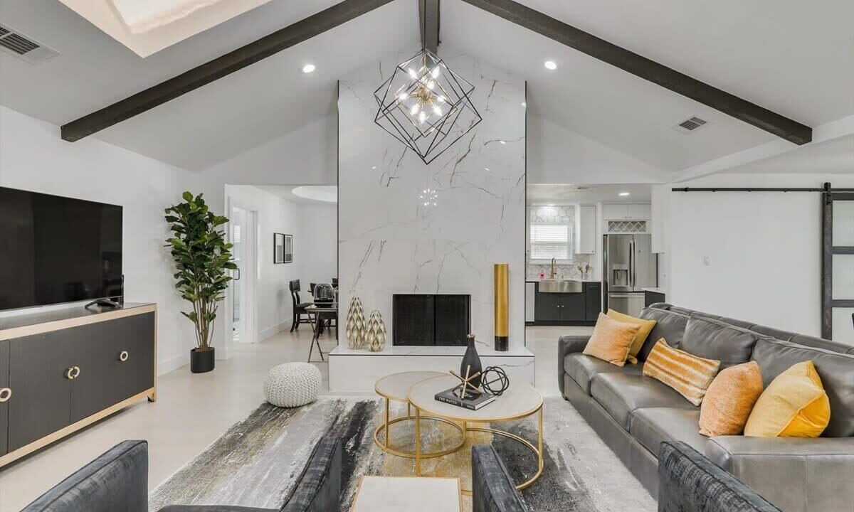 Photo of Livingroom in Far North Dallas
