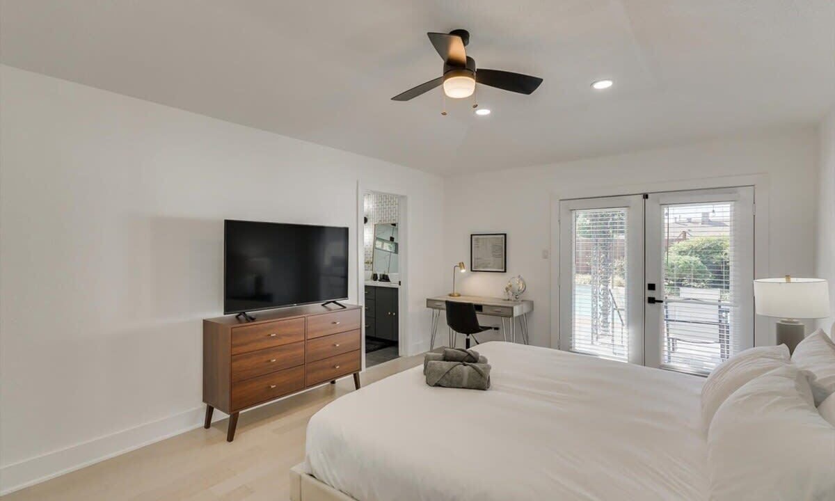 Photo of Bedroom in Far North Dallas