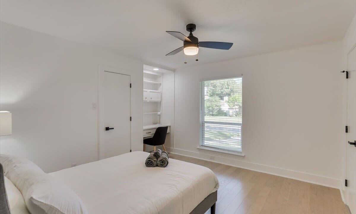Photo of Bedroom in Far North Dallas
