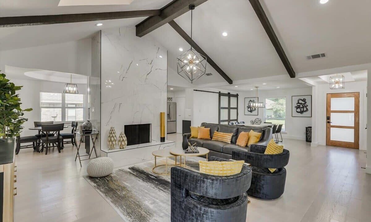 Photo of Livingroom in Far North Dallas
