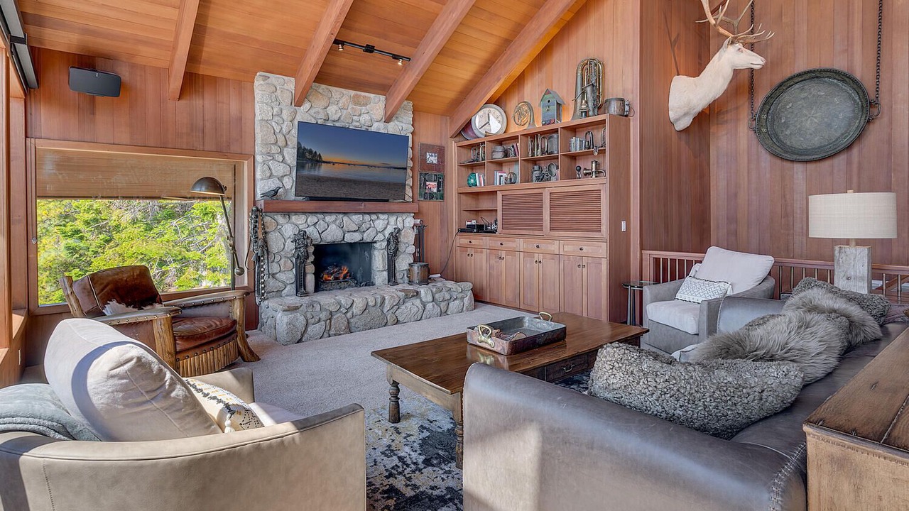 Photo of Livingroom in Meeks Bay