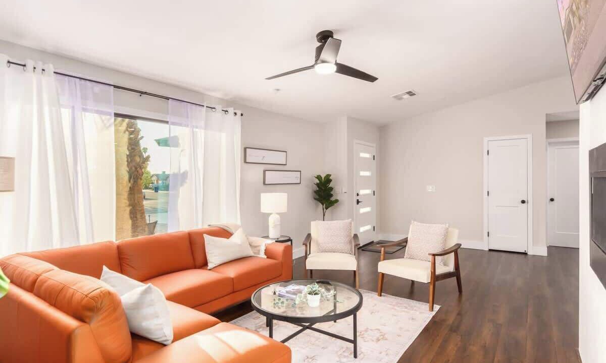 Photo of Livingroom in Broadway Palms