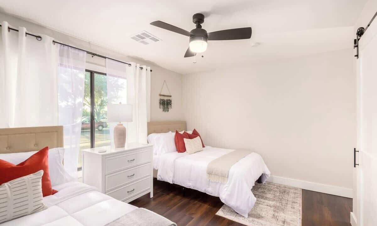 Photo of Bedroom in Broadway Palms