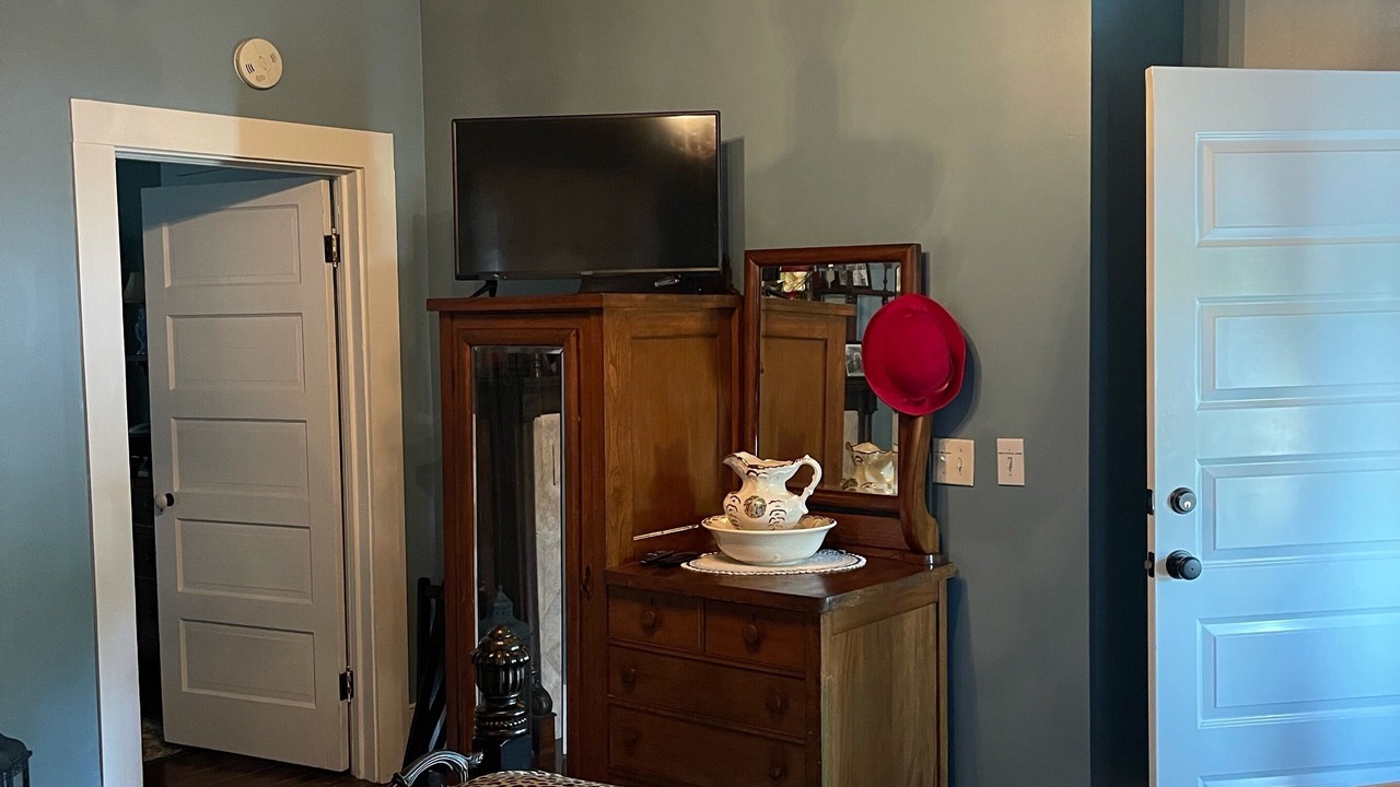 Photo of Bedroom in Central City