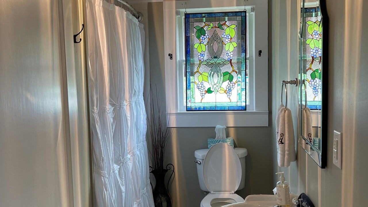 Photo of Bathroom in Central City