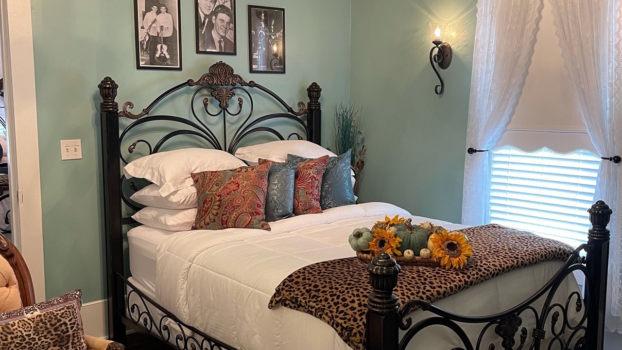 Photo of Bedroom in Central City