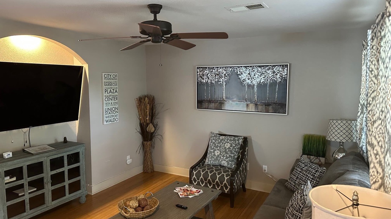 Photo of Livingroom in Plaza Westport