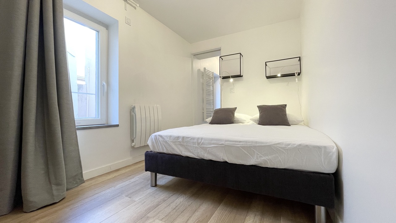 Photo of Bedroom in Grenoble City Centre